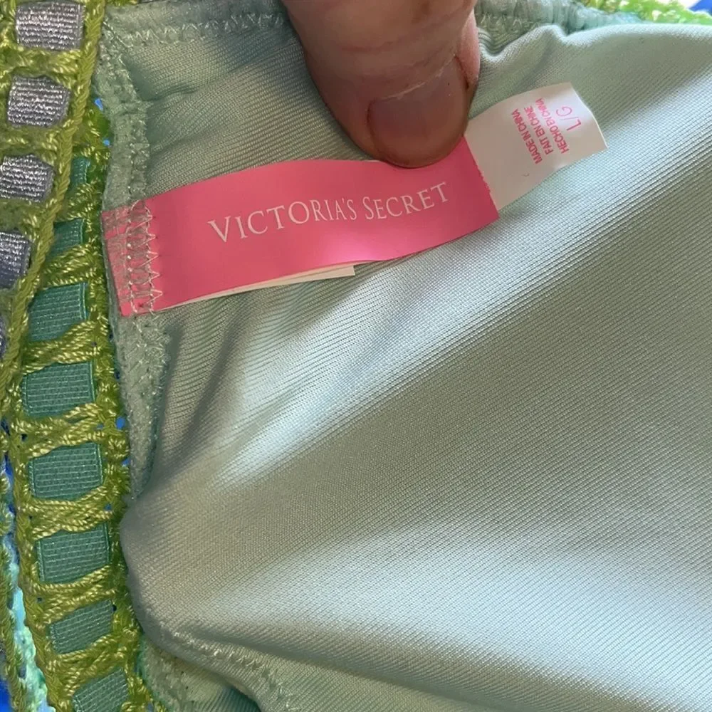 VICTORIA’S SECRET SIZE LARGE TRIANGLE BIKINI SWIM TOP
